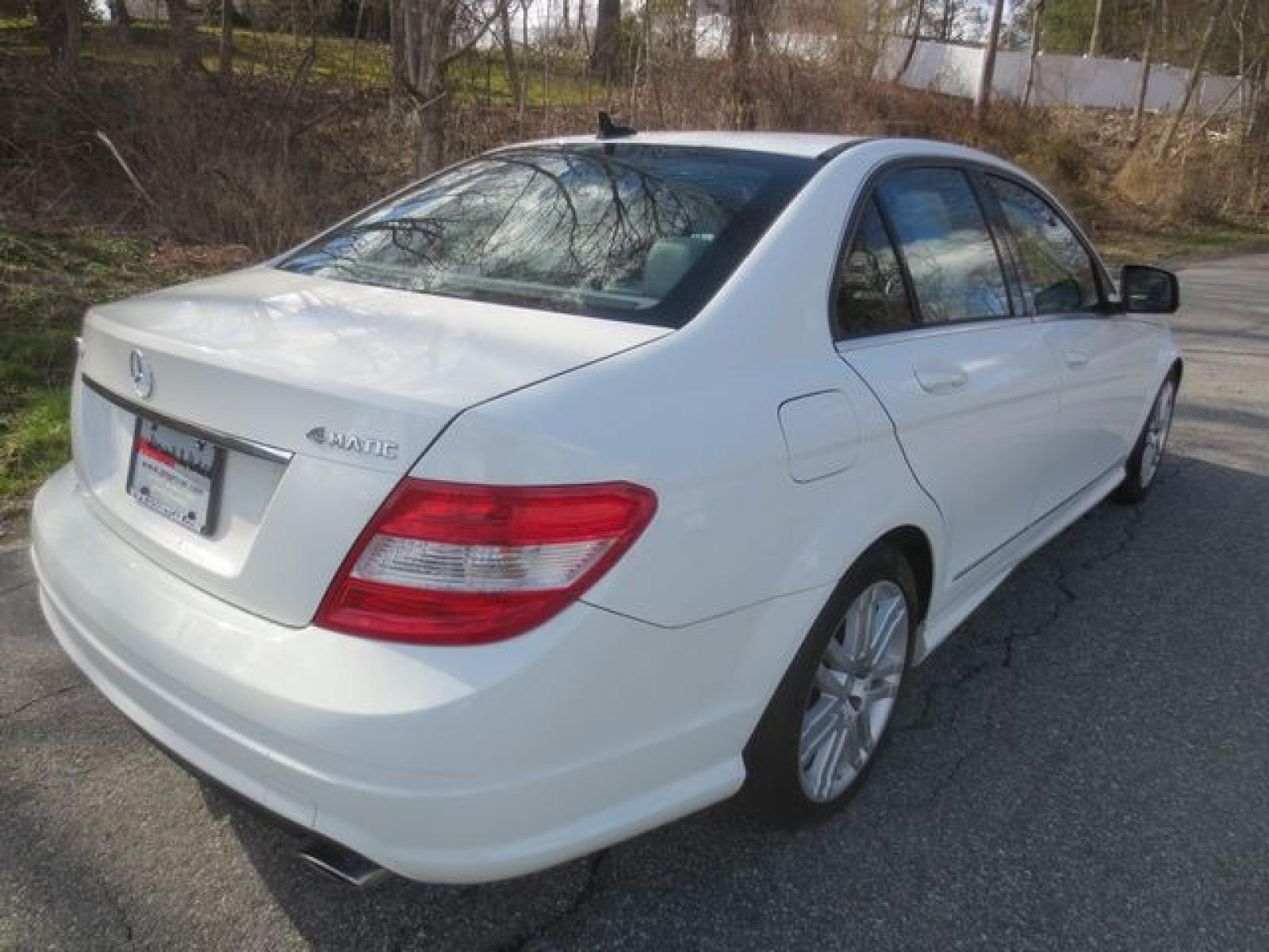 2009 White /Black Mercedes-Benz C-Class C300 4MATIC Luxury Sedan (WDDGF81X59R) with an 3.0L V6 DOHC 24V engine, 7-Speed Automatic transmission, located at 270 US Route 6, Mahopac, NY, 10541, (845) 621-0895, 41.349022, -73.755280 - Photo #3